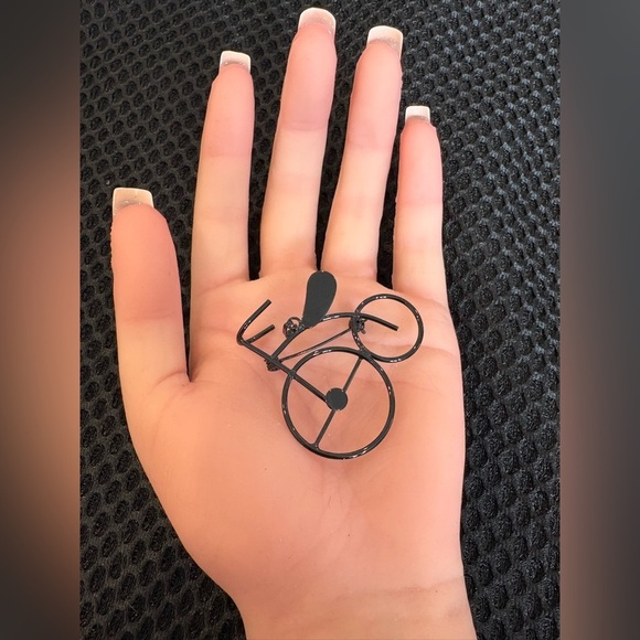 Black Metal Steampunk Bicycle Unisex Brooch Pin - Picture 3 of 8